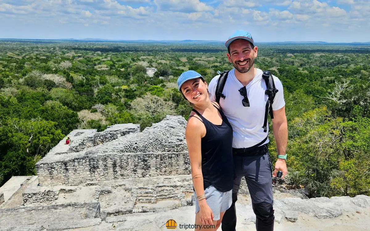 Vista dalla cima della piramide maya più alta della penisola dello Yucatan: questa piramide si trova nello stato di Campeche