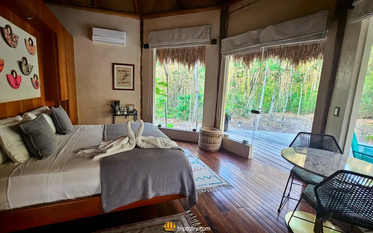 Vista sulla giungla da un bungalow a Calakmul, dove si può fare l'incredibile esperienza di dormire in mezzo alla giungla in Yucatan