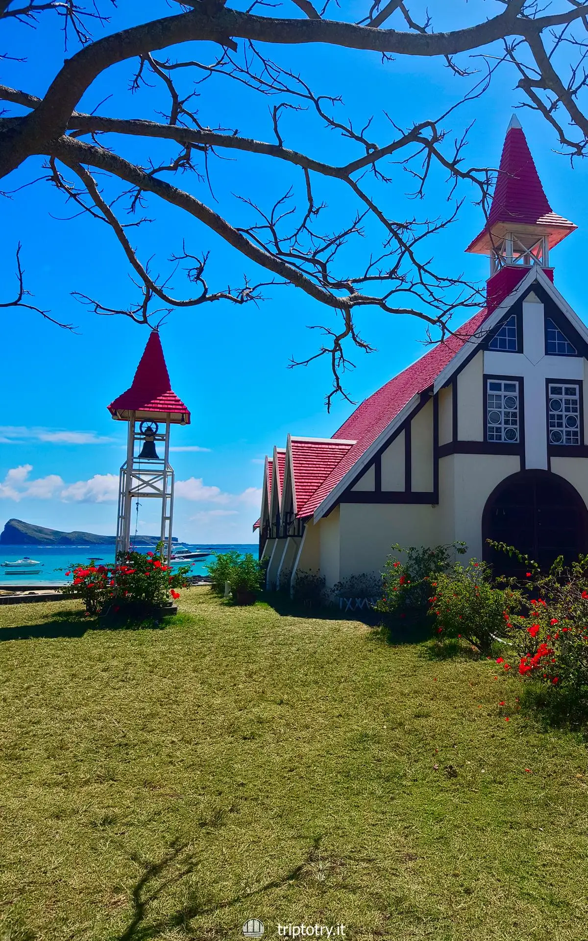 Mauritius cosa vedere La chiesa dal tetto rosso sul mare Notre Dame Auxiliatrice di Mauritius