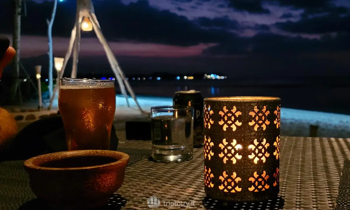 Isole Gili quale scegliere? Cena sulla sabbia in ristorante alle isole Gili in Indonesia - the best gili island to visit