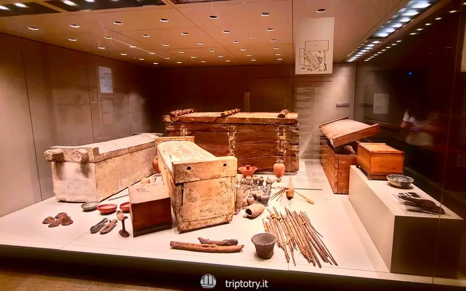 Informazioni sul Museo Egizio di Torino - Ricostruzione fedele della disposizione degli oggetti del Tombe di Kha e Merit al Museo Egizio di Torino