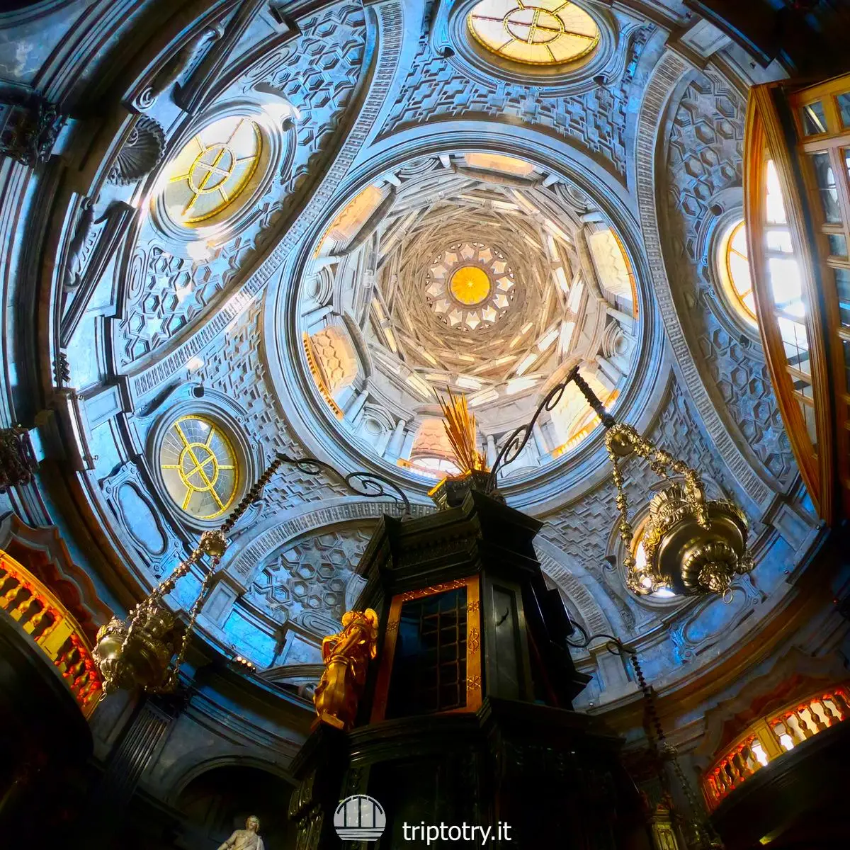 La sontuosa Cappella della Sacra Sindone nel Palazzo Reale di Torino e la cupola