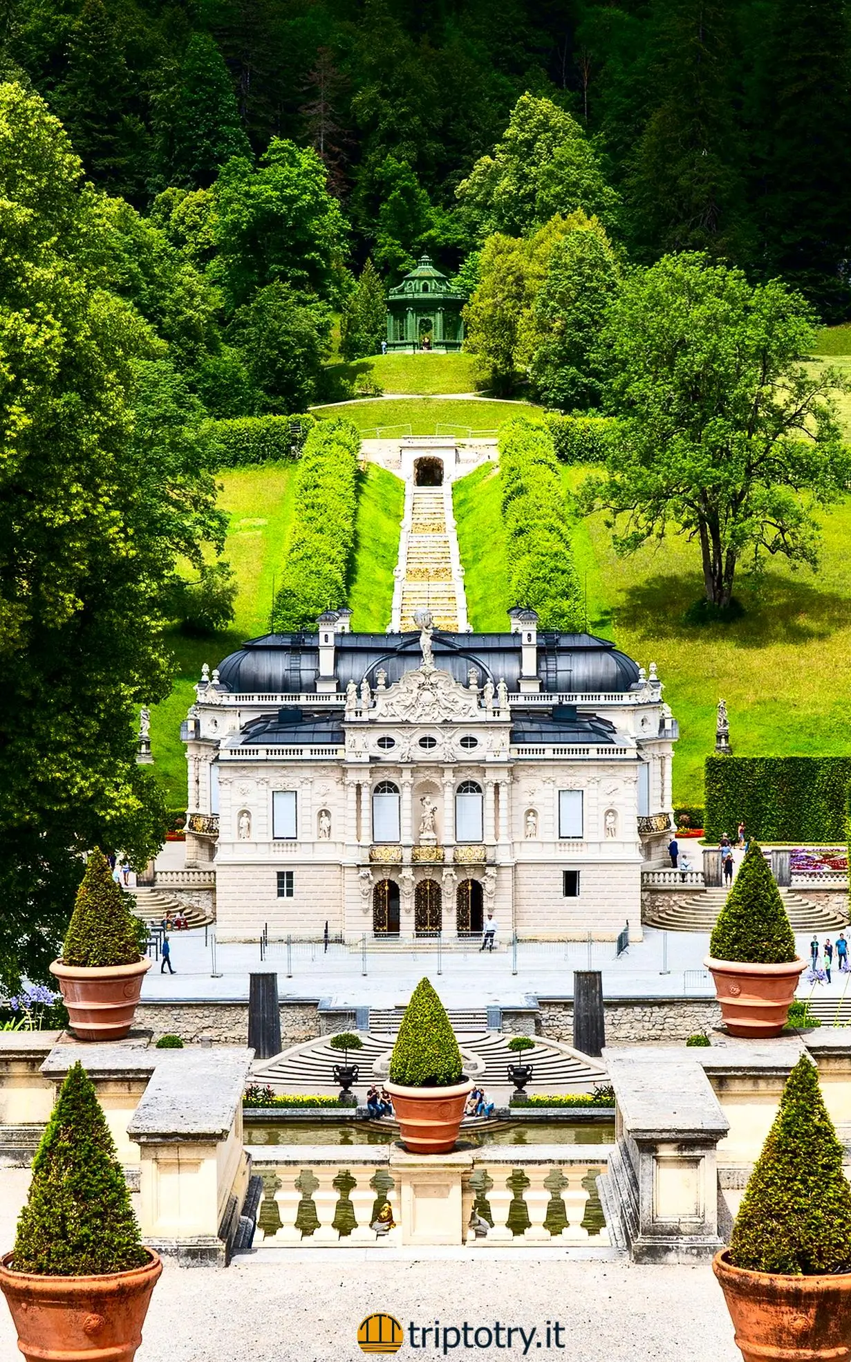 Baviera cosa vedere - Itinerario in Baviera - Il parco e il piccolo e sforzoso Castello di Linderhof in Baviera - 3 days in Bavaria travel itinerary
