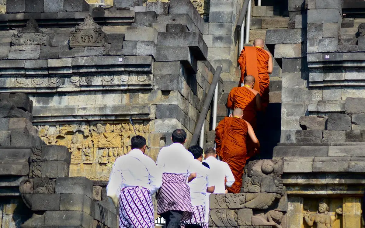 tempio di Borobudur: cerimonia buddhista