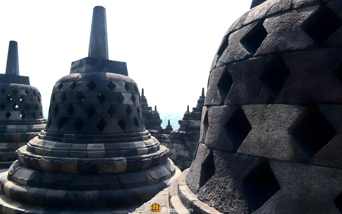 Tempio di Borobudur: le stupa dell'ultimo livello