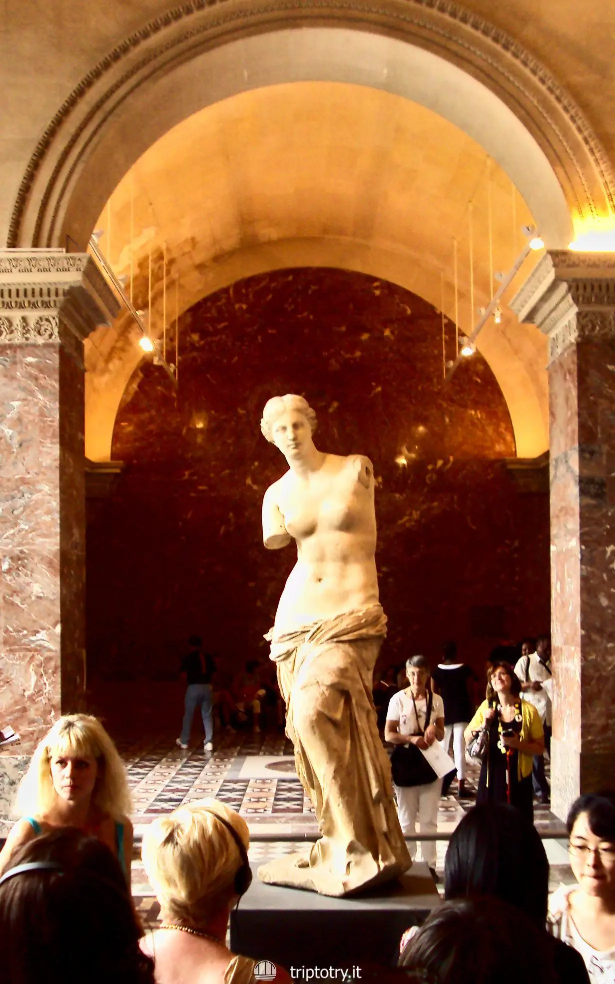 10 cose da vedere parigi - La statua della Venere di Milo in esposizione al Musée du Louvre a Parigi