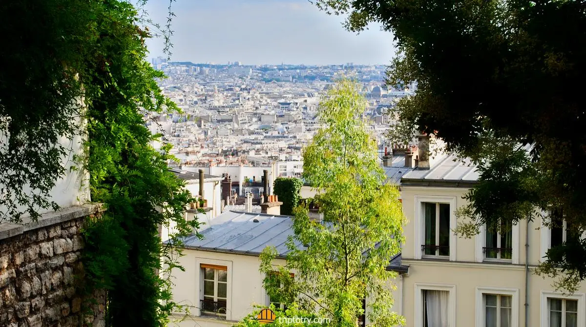 10 cose da vedere parigi - Vista da una delle scalinate di Montmartre su Parigi