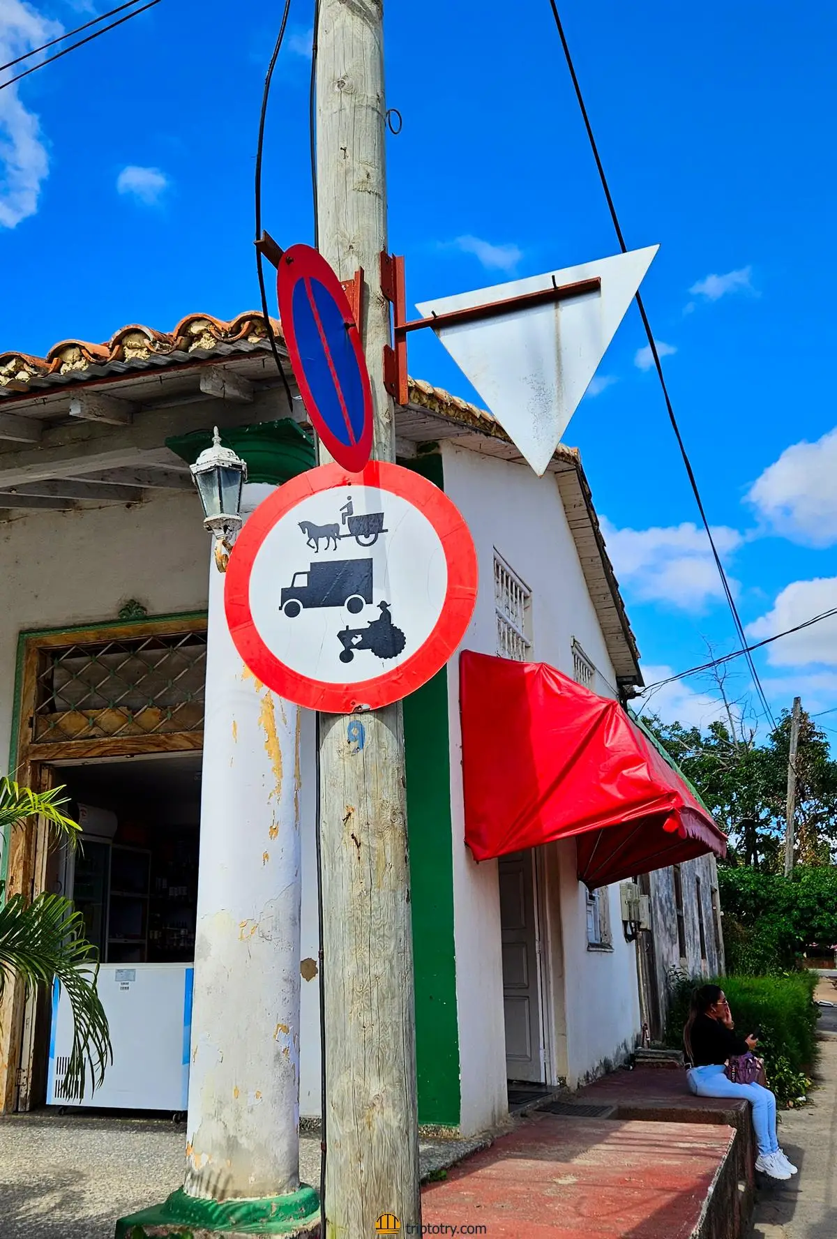 Cartelli stradali a Cuba