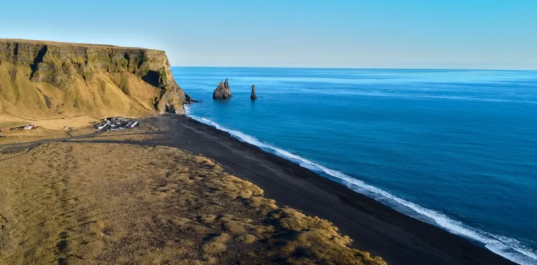 Islanda fai da te - vista dall'alto della spiaggia nera di Reynisfjara