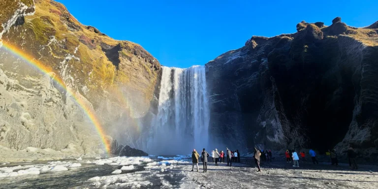 Itinerario di 3 giorni in Islanda: cascata Skógafoss con arcobaleno