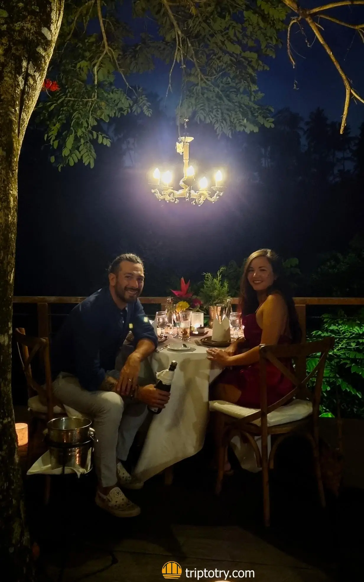 Itinerario Bali 7 giorni - cena nella giungla di Bali a lume di candela