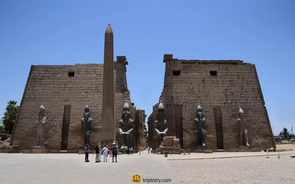 Itinerario Egitto 7 giorni - ingresso al tempio di Luxor