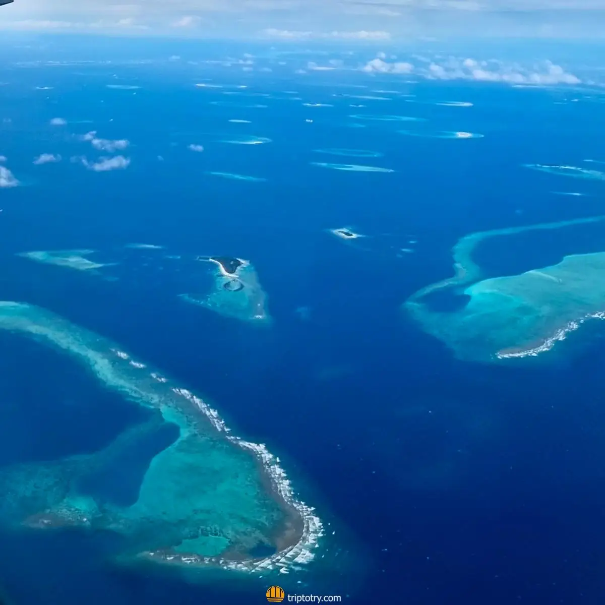 Viaggio alle Maldive fai da te - vista dall'alto sugli atolli delle Maldive - Maldives diy travel
