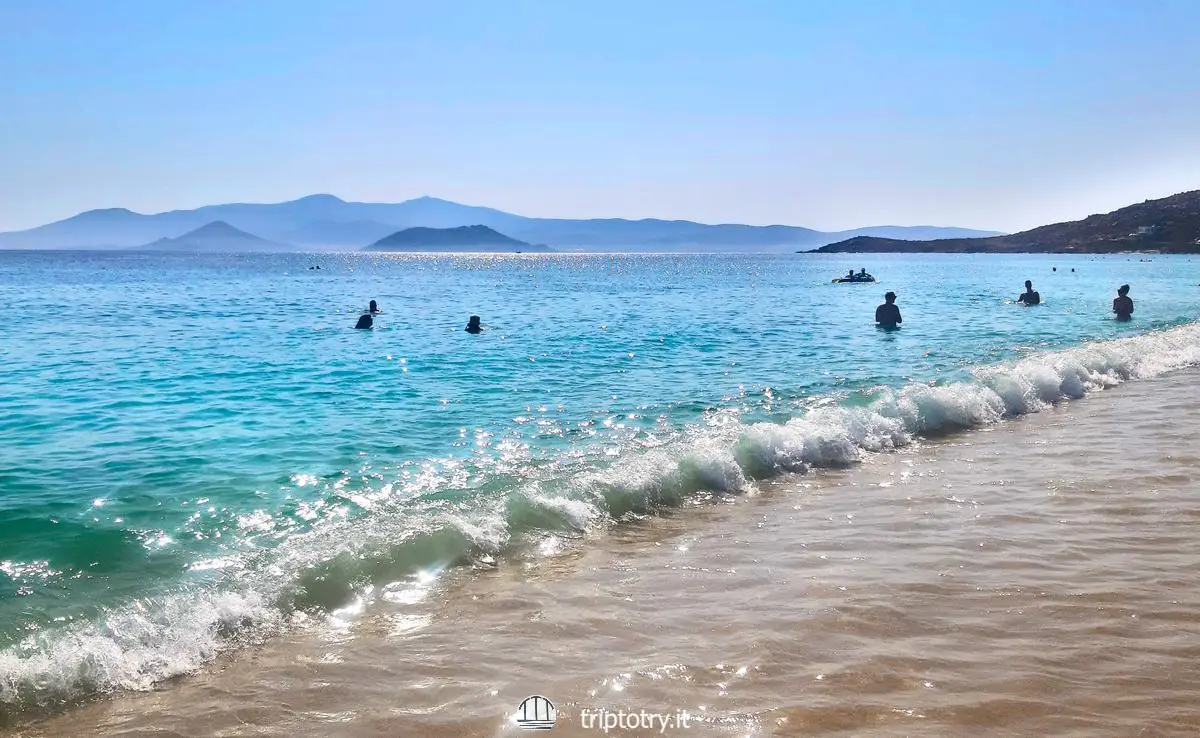 top beaches in Naxos - migliori Spiagge di Naxos - Il mare blu e cristallino della spiaggia di Agios Prokopios a Naxos