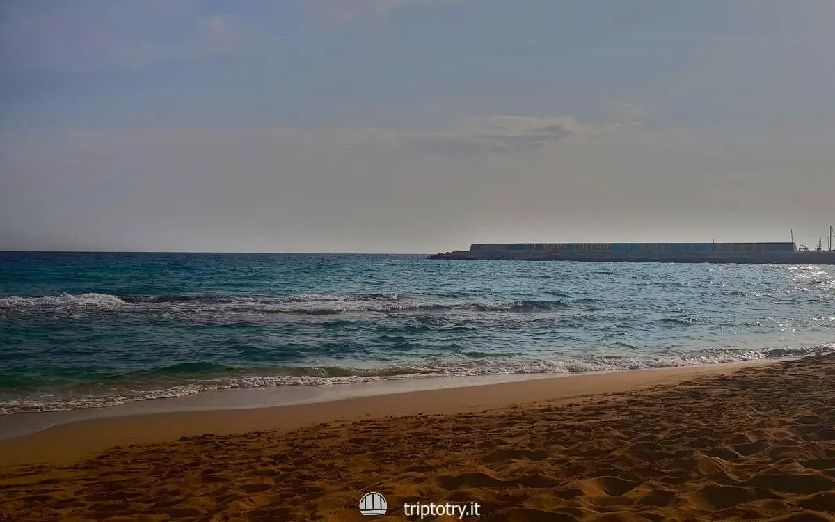 ITINERARIO PER VISITARE IL SALENTO FAI DA TE - La spiaggia dorata e il mare blu della spiaggia di Campomarino in Salento - GUIDE SALENTO
