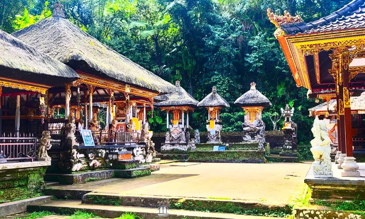 Viaggio in Indonesia fai da te - Tempio hinduista sull'isola di Bali in Indonesia