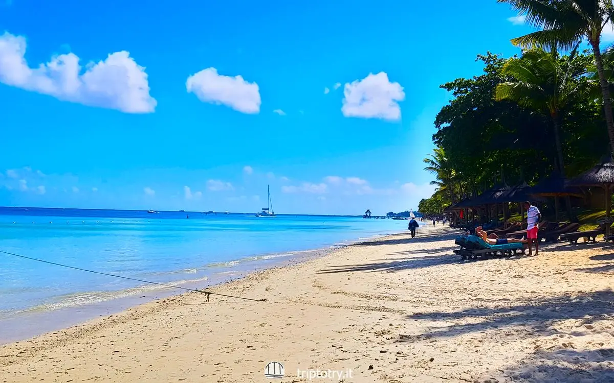 Migliori spiagge Mauritius - Palme, spiaggia bianca e mare azzurro alla Spiaggia di Trou aux Biches a Mauritius