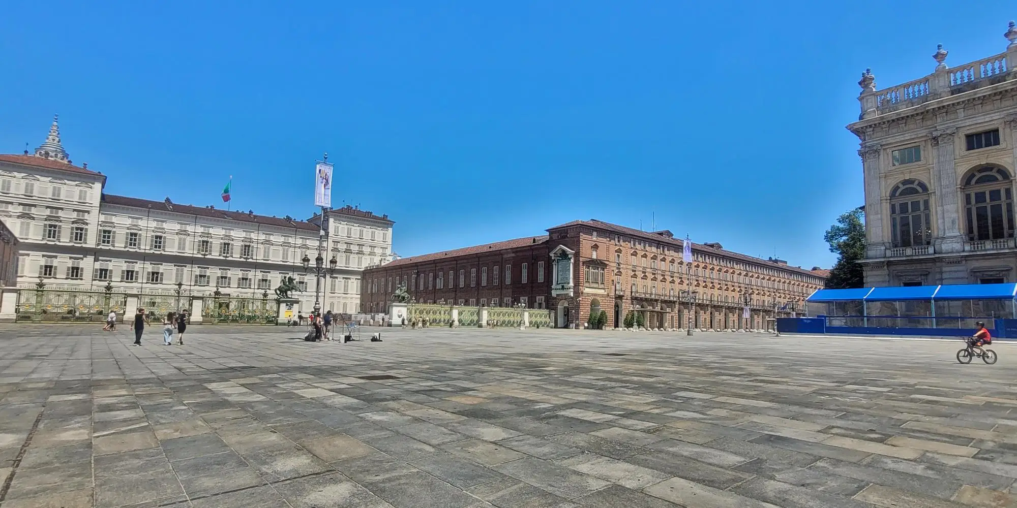 Ingresso del Palazzo Reale di fianco a Palazzo Madama nel centro storico di Torino