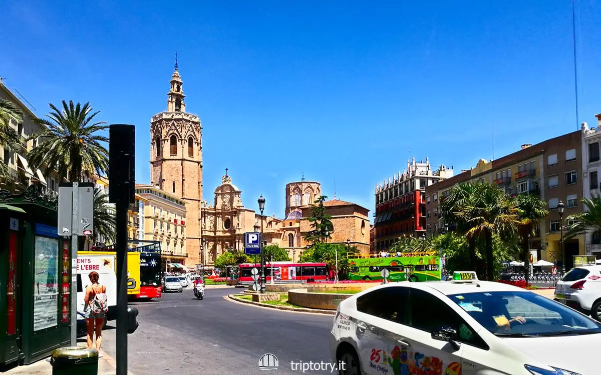 Cose da fare a Valencia - Una giornata di sole sulla Plaça de la Reina e sul Micalet di Valencia