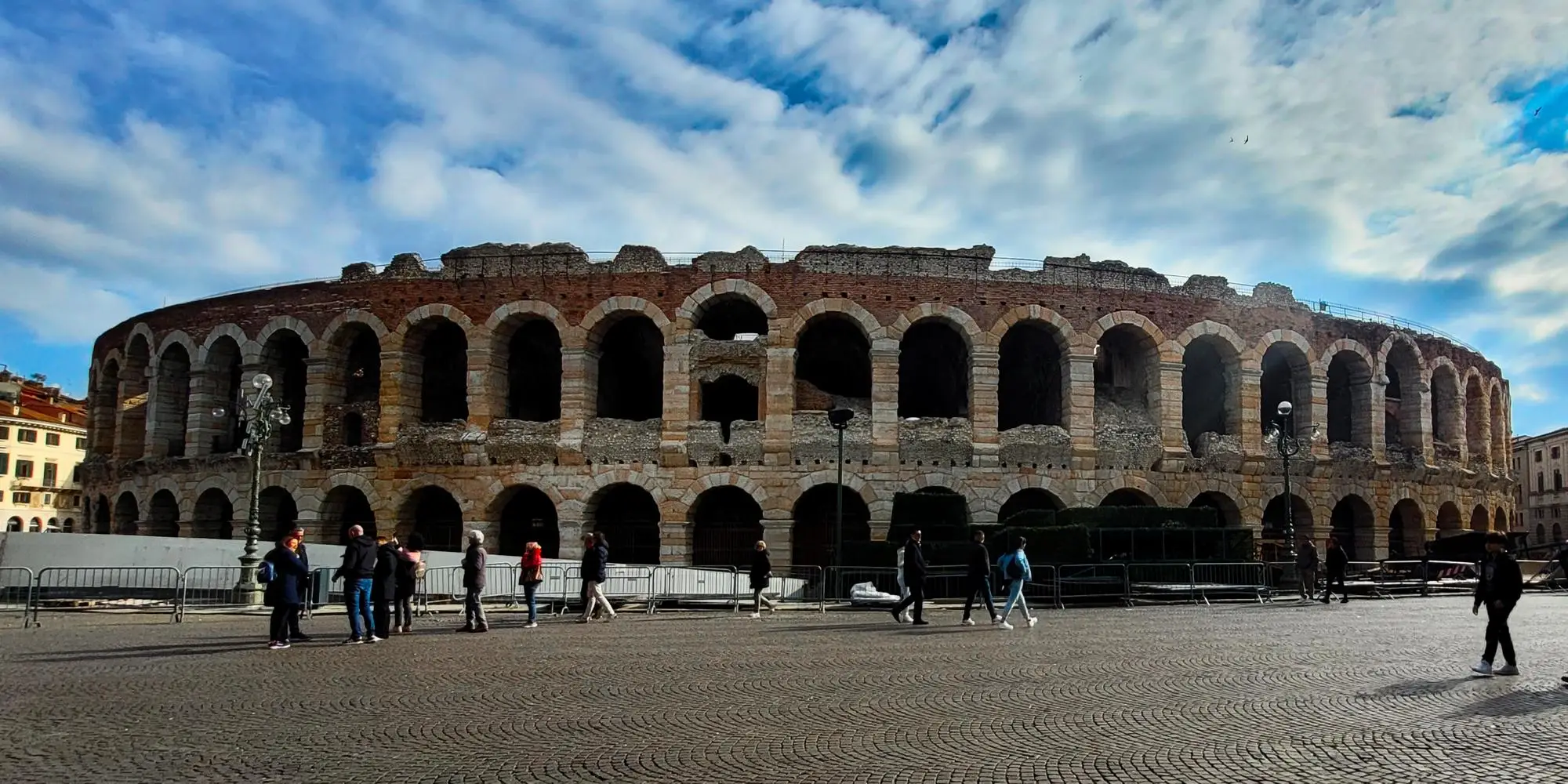 L'Arena di Verona vista da Piazza Bra - Verona what to see