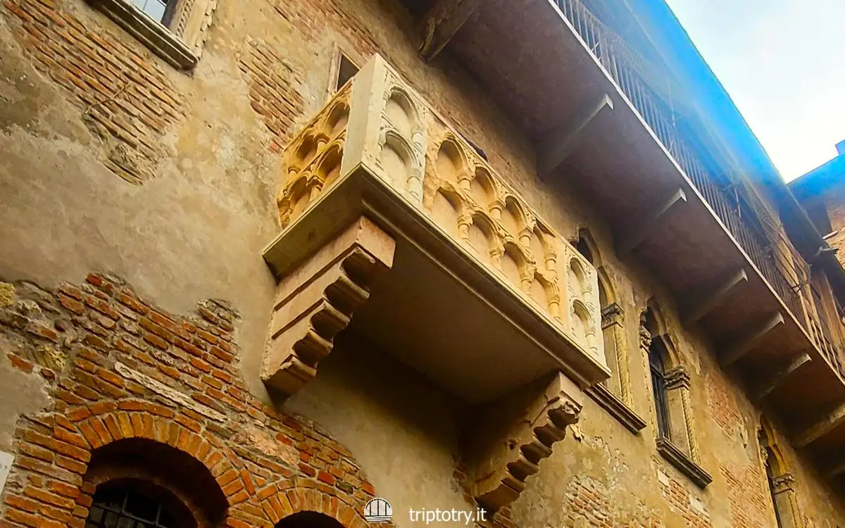 Il romantico balcone della camera di Giulietta Capuleti a Verona - Casa di Giulietta - Verona what to see