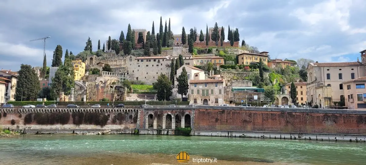 Il fiume dell'Adige scorre sotto al Castel San Pietro a Verona - Verona what to see