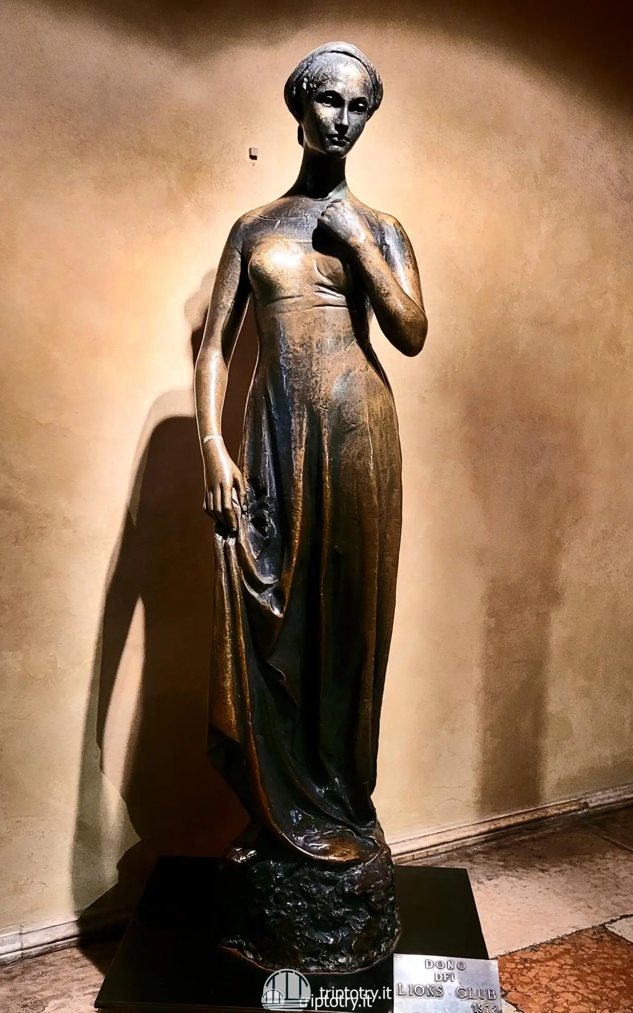 La statua di Giulietta Capuleti conservata nella Casa di Giulietta a Verona - Verona what to see