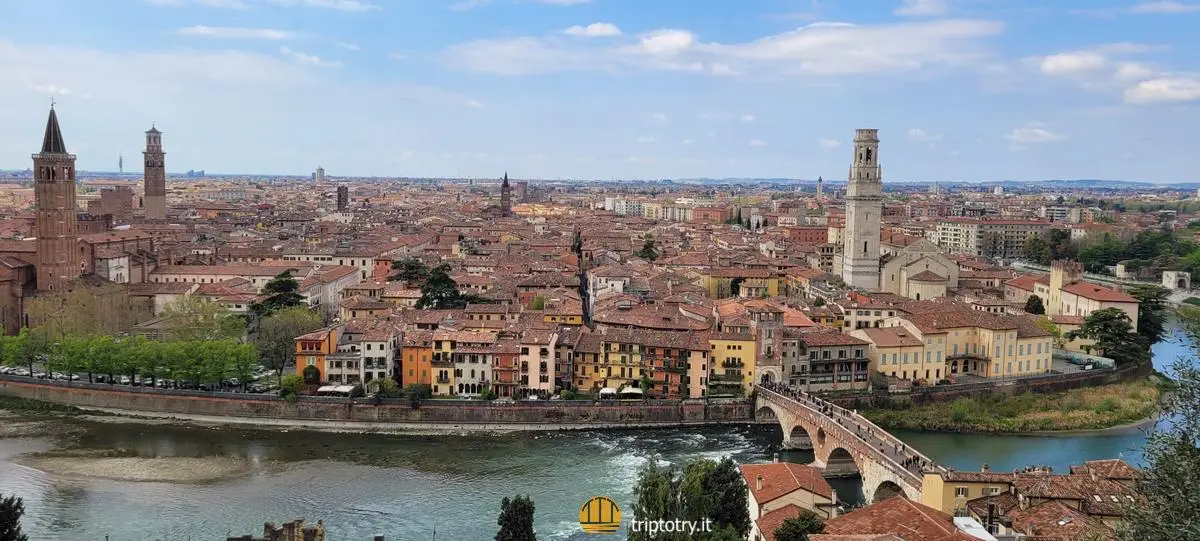 Vista da Castel San Pietro sull'Adige e sui tetti rossi di Verona - Verona what to see