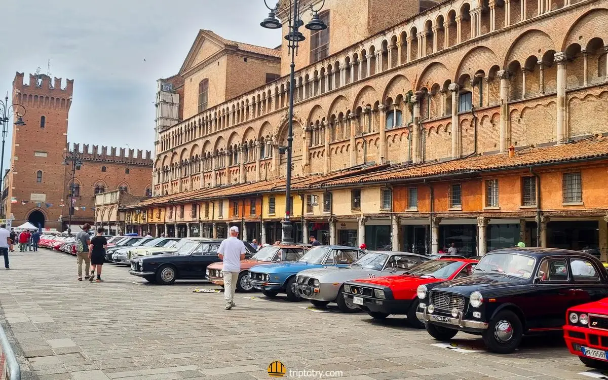 Visitare Ferrara in 1 giorno - Piazza Trento Trieste nel centro storico di Ferrara - visit Ferrara in one day